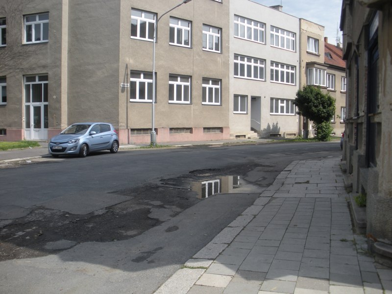 Zapomenutá Milíčova ulice dostane nové chodníky, silnici, kanalizaci i stromy